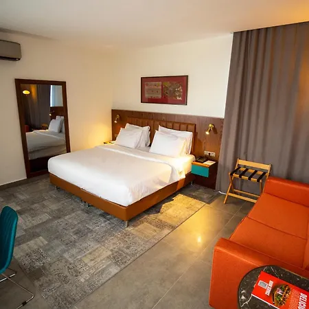 Hotel Numi 4*