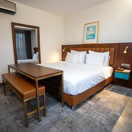 Hotel Numi 4*